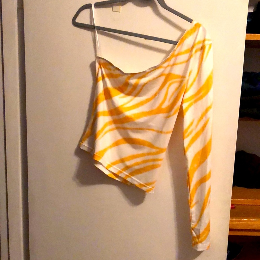 2/20 Tiger sleeve top. Never worn.